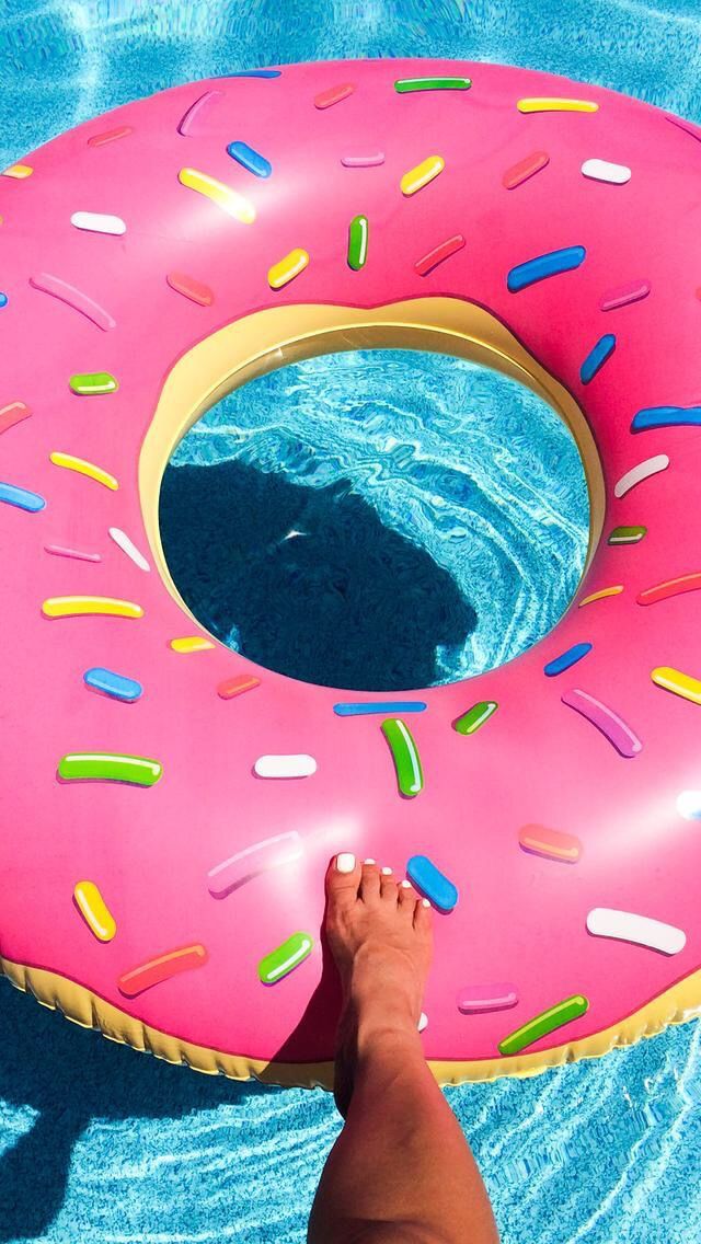 Inflatable Donut XXL Float – Pool & Beach